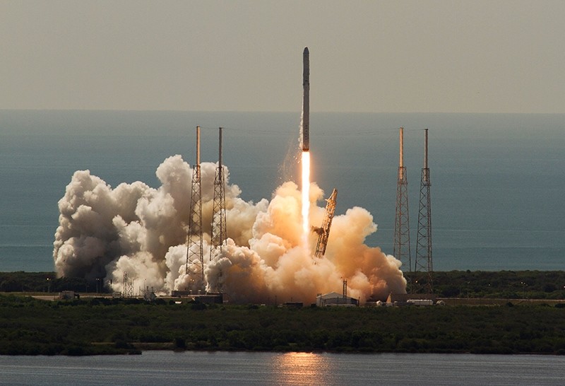 An unmanned SpaceX Falcon 9 rocket, which exploded about two minutes after liftoff, launches from Cape Canaveral, Florida, June 28, 2015. (Reuters Photo)