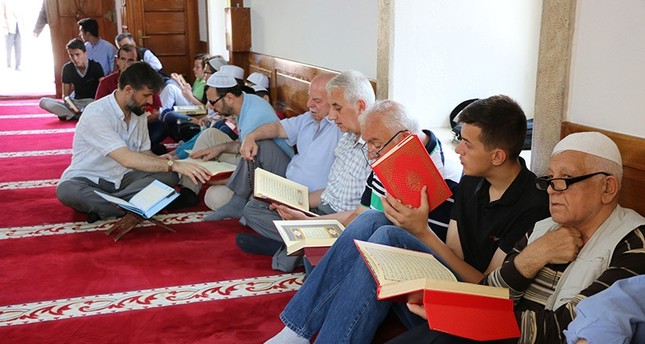 ختم القرآن بـالمقابلة.. إرث عثماني يعود الى العالم الإسلامي في رمضان