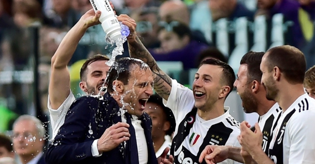Juventus coach Massimiliano Allegri celebrates winning the league title after the match with Federico Bernardeschi and teammates after the Serie A against Fiorentina, at Allianz Stadium, Turin, Italy, April 20, 2019. (Reuters Photo)