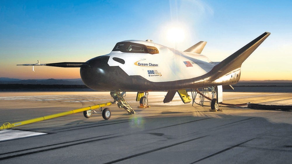Dream Chaser, above, will carry cargo to NASAu2019s space station starting in 2020.