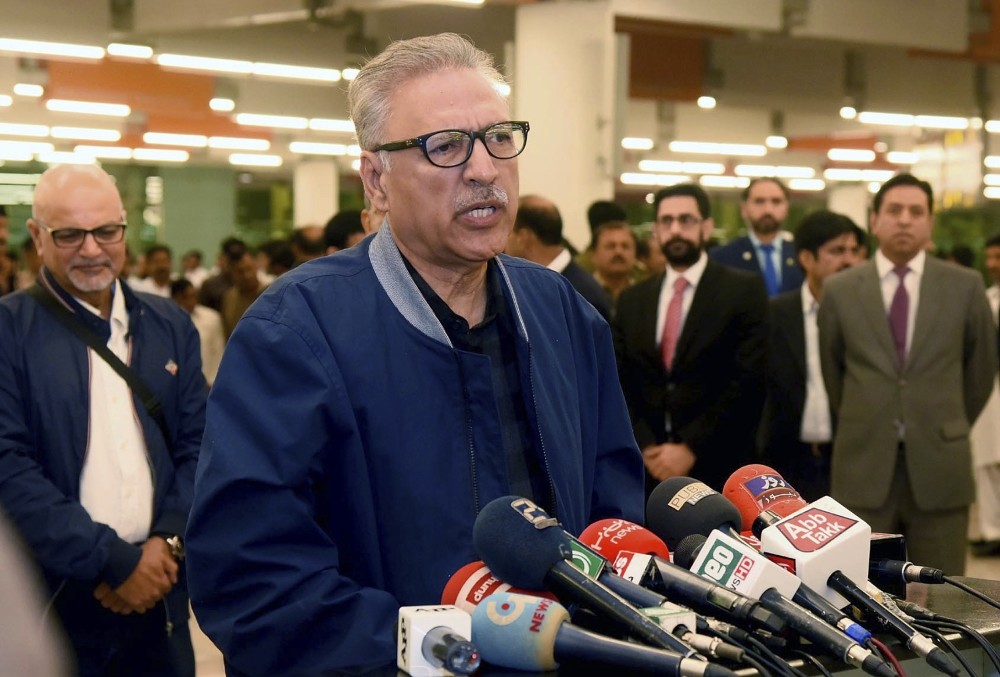 Pakistanu2019s President Arif Alvi talks to journalists prior to his three-day visit to Turkey, Islamabad, Oct.28. 