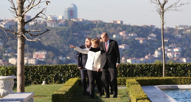أردوغان بقمة إسطنبول حول سوريا: العالم يترقبنا ويجب ألا نخيب أمله
