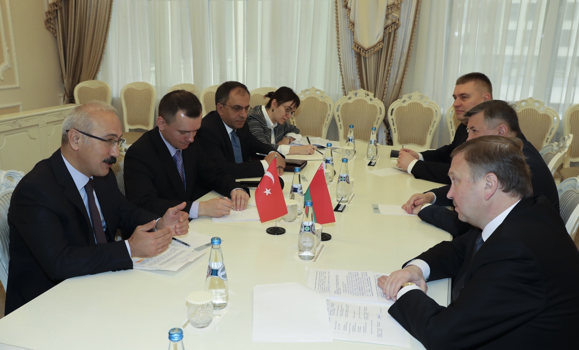 Development Minister Elvan (L) meets with Belarusian Prime Minister Kobyakov (R) while in Belarus, Oct. 18.