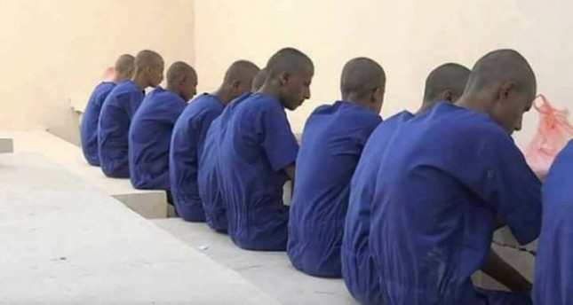 مجموعة من المساجين في سجن بئر احمد بعدن مواقع التواصل الاجتماعي