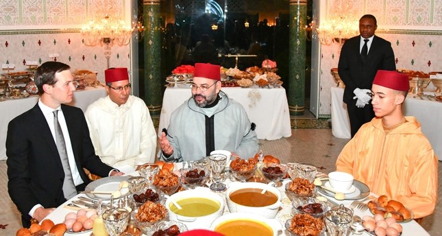 العاهل المغربي يقيم مأدبة إفطار على شرف كوشنر مستشار ترامب الفرنسية