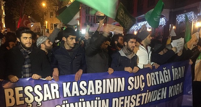وقفات احتجاجية أمام القنصلية والسفارة الإيرانيتين بإسطنبول وأنقرة تنديداً بما يحدث في حلب