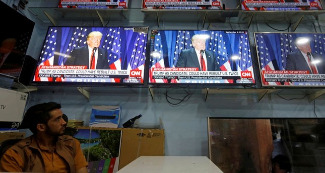 An Afghan man watches the TV broadcast of the U.S. President Donald Trump's speech, in Kabul, Afghanistan August 22, 2017. (REUTERS Photo)