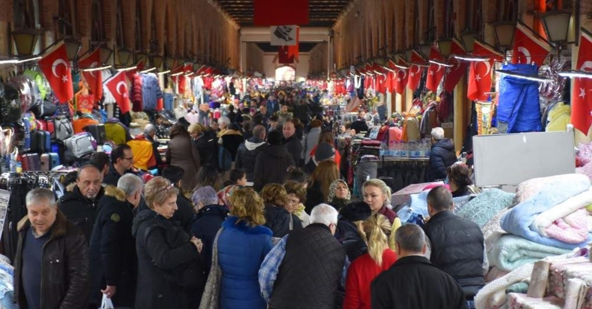 The historical bazaars of Edirne are filled with Greek and Bulgarian tourists who came for Christmas and New Year's shopping. (DHA Photo)