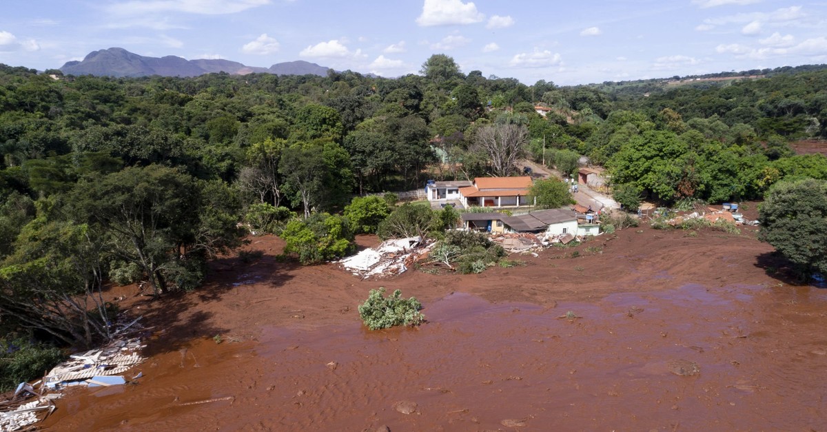 Flooding triggered by a collapsed dam near Brumadinho, Brazil (AP Photo)