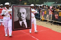 أنصار مركز الوحدة الاشتراكية في الهند الشيوعي يحضرون اجتماعًا جماهيريًا بالذكرى المئوية لوفاة فلاديمير لينين، في كولكاتا.21 يناير 2024 الفرنسية