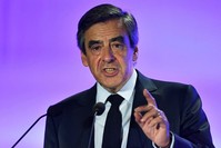 French presidential election candidate for the right-wing Les Republicains party Francois Fillon speaks during a campaign rally on March 2, in Nimes, southern France. (AFP Photo)