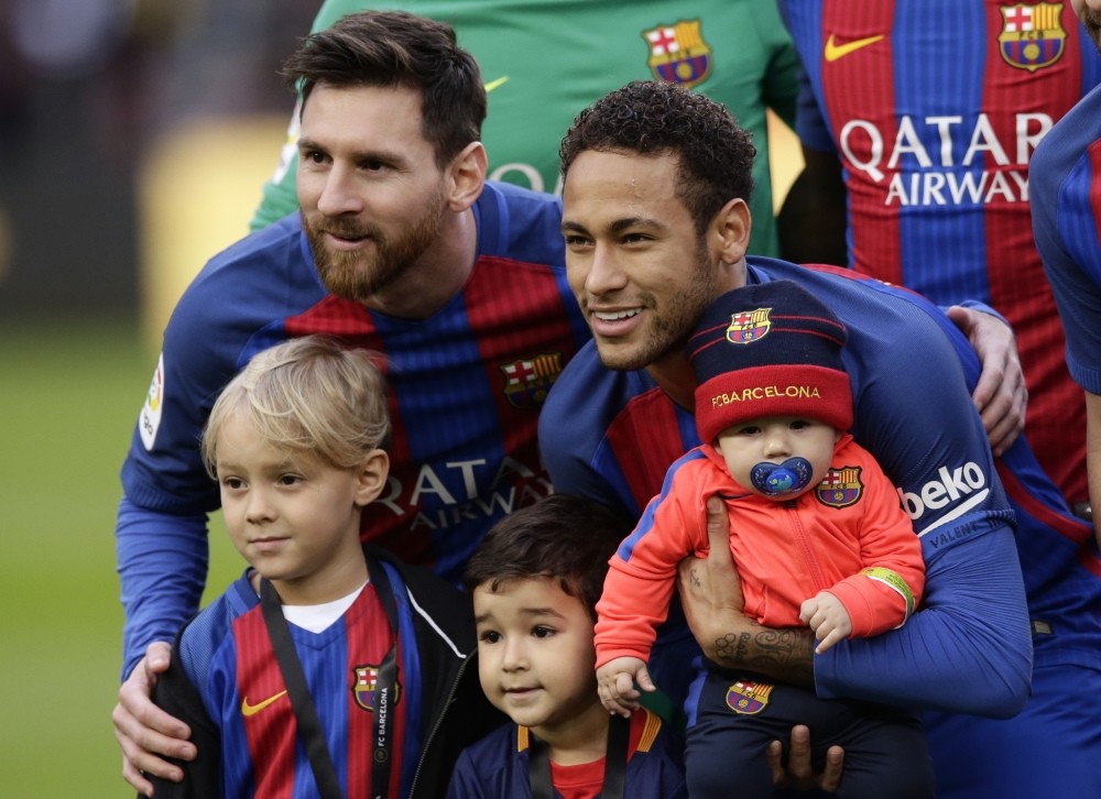 Barcelonau2019s Neymar, right, poses with his son Davi Lucca, left front, next to his teammate Lionel Messi, left, and other children prior of the Spanish La Liga match between Barcelona and Athletic Bilbao at the Camp Nou in Barcelona.