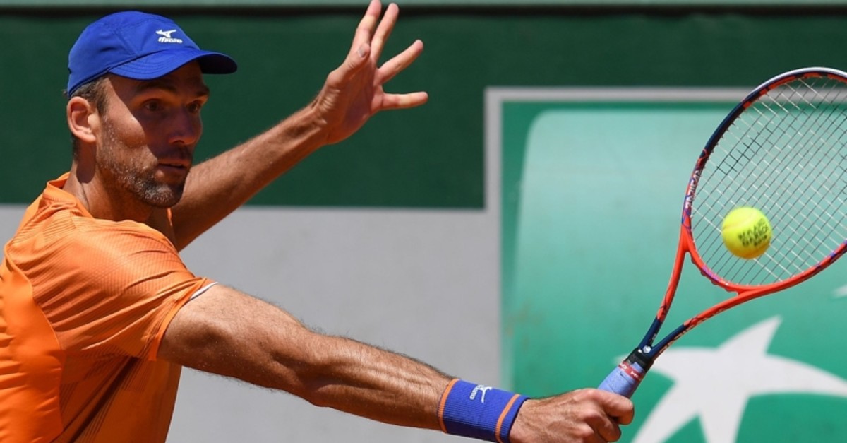 Croatia's Ivo Karlovic returns the ball to Spain's Feliciano Lopez during their men's singles first round match on day three of The Roland Garros 2019 French Open tennis tournament in Paris on May 28, 2019. (AFP Photo)