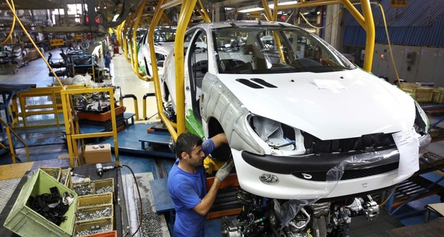 شركات السيارات الفرنسية ستضطر للخروج من السوق الإيرانية من الأرشيف
