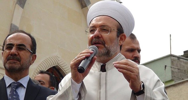 رئيس الشؤون الدينية التركي يندد بالقصف على مسجد أثناء إقامة الصلاة