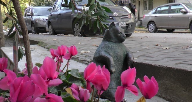 التمثال المسروق لقطة إسطنبول الشهيرة يعود إلى مكانه أخيراً