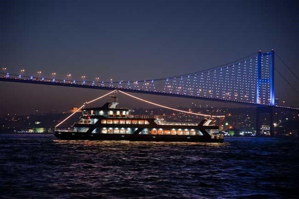 Night Cruises On Bosporus Lure Arab Tourists To Istanbul Daily Sabah