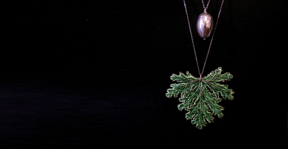 Ottoman lapidaries commonly used the tulip and clove patterns in addition to herbal and Rumi designs.