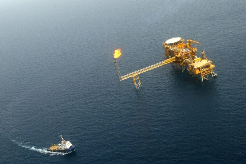 This May 16, 2004 shows an aerial view of the Balal offshore oil platform on the edge of Qatar's territorial waters in the Persian Gulf, following the inauguration of the offshore oil field developed by Total, BowValley and Agip. (AFP Photo)
