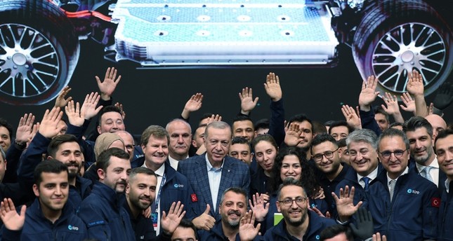 الرئيس التركي رجب طيب أردوغان يشارك في حفل وضع حجر أساس شركة سايرو لإنتاج البطاريات وتطويرها في منطقة غمليك بولاية بورصة غربي تركيا الأناضول