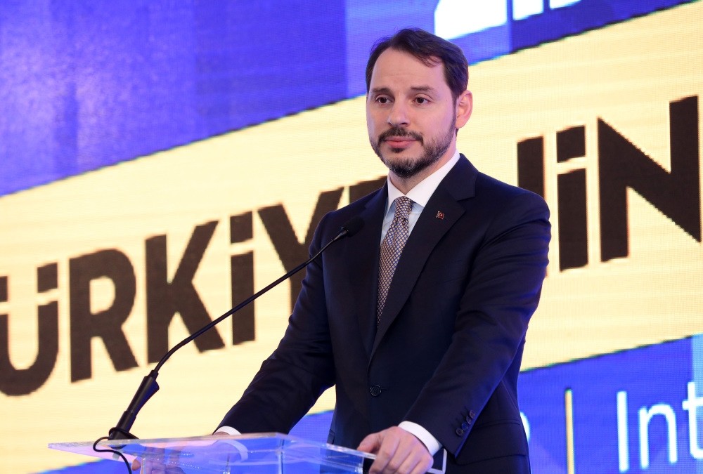 Treasury and Finance Minister Berat Albayrak speaks at the Turkish Investor Relations Society meeting in Istanbul yesterday.