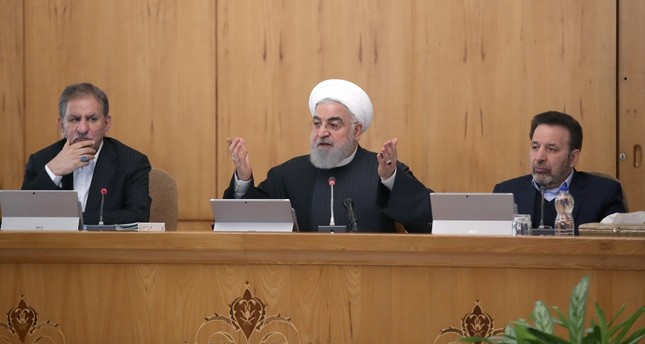 الرئيس الإيراني حسن روحاني في اجتماع وزاري متلفز الأناضول