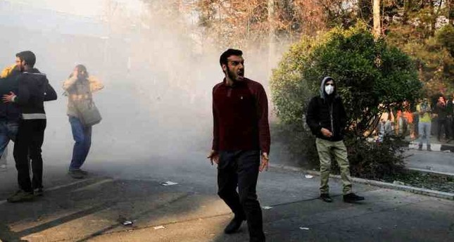 إيران.. مقتل شخص في احتجاجات على انقطاع المياه