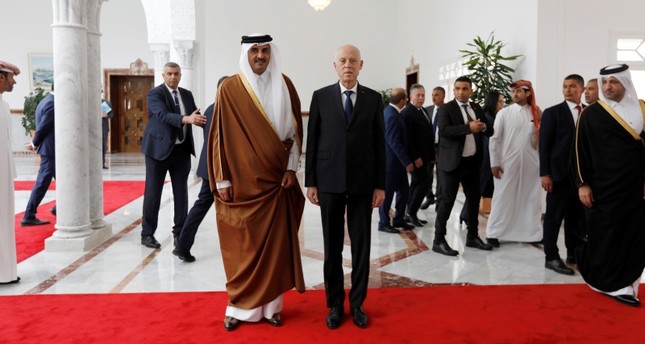 أمير قطر يصل العاصمة التونسية على رأس وفد رفيع المستوى في زيارة رسمية