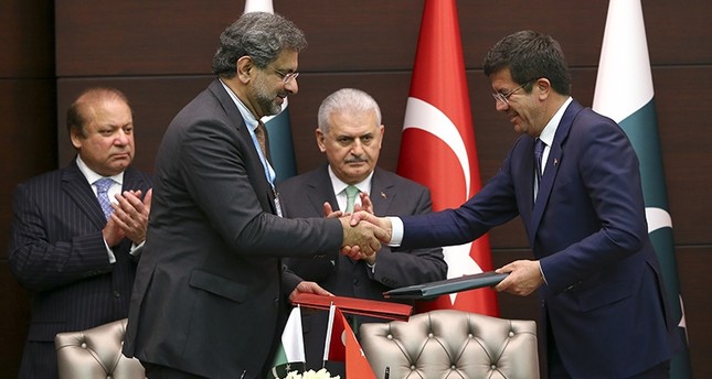 تركيا وباكستان توقعان اتفاقيات تعاون في مجالات الاقتصاد والطاقة والدفاع
