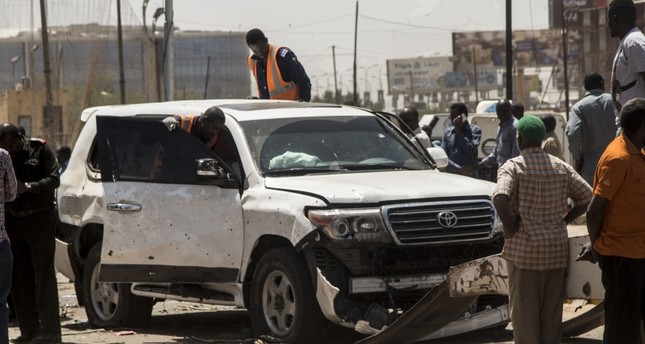 سيارة رئيس الوزراء السوداني بعد تعرضه لعملية اغتيال فاشلة الأناضول