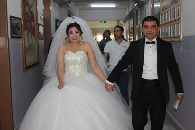 Ein weiteres Paar in der südlichen Provinz Aydın gab ihre Stimmen vor der Hochzeit ab IHA Foto