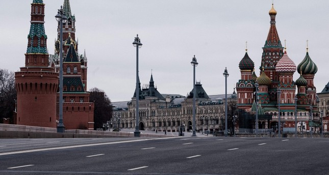 شوارع موسكو خالية من المارة بسبب الحظر الطبي الفرنسية