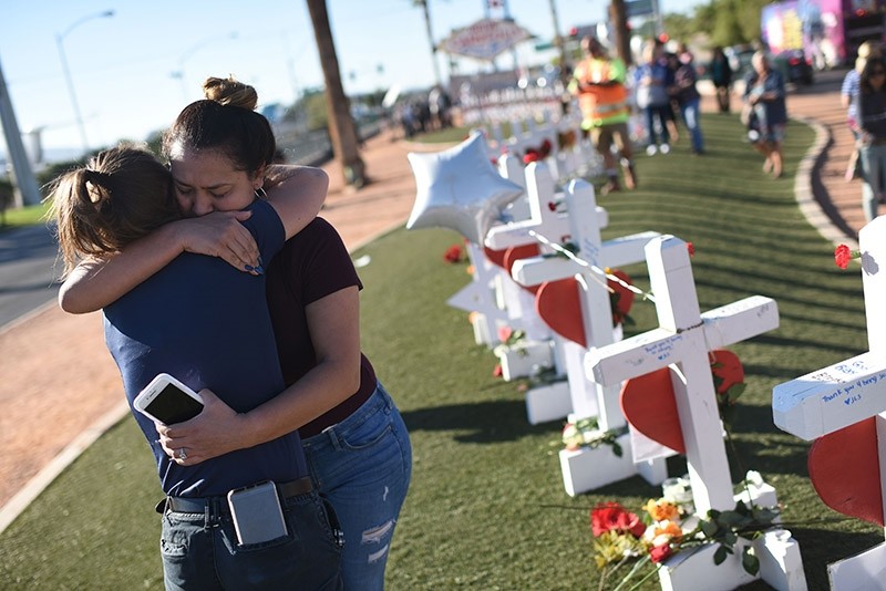 Melissa Gerber (L) and Sandra Serralde (R) comfort each other beside 58 white crosses for the victims of Sunday night's mass shooting on the south end of the Las Vegas Strip, Oct. 6, 2017 in Las Vegas, Nevada, U.S. (AFP Photo)