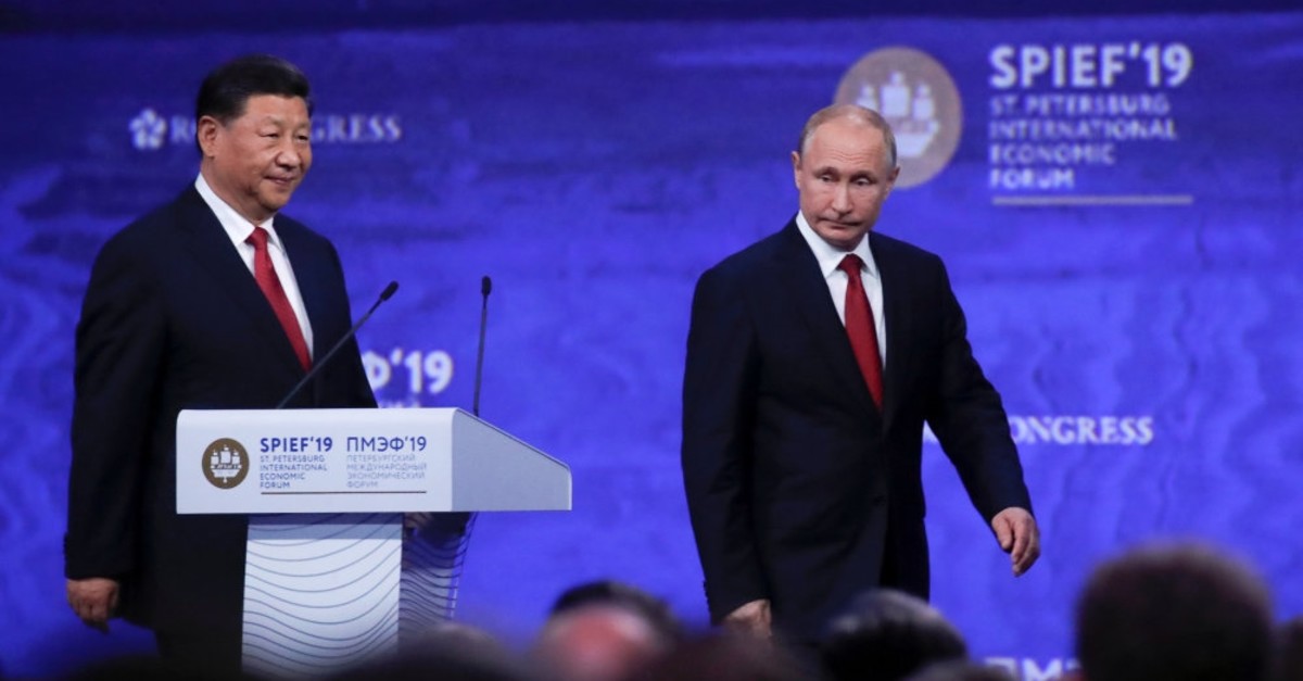 Russian President Vladimir Putin (R) and Chinese President Xi Jinping attend a session of the St. Petersburg International Economic Forum (SPIEF), Russia, June 7, 2019.