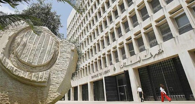 البنك المركزي في لبنان يؤكد أن القطاع المصرفي لن يتأثر بالعقوبات على حزب الله