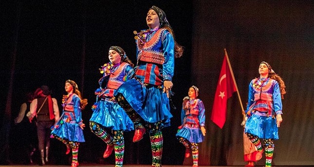 الفريق التركي المشارك في مهرجان أطفال السلام الأناضول