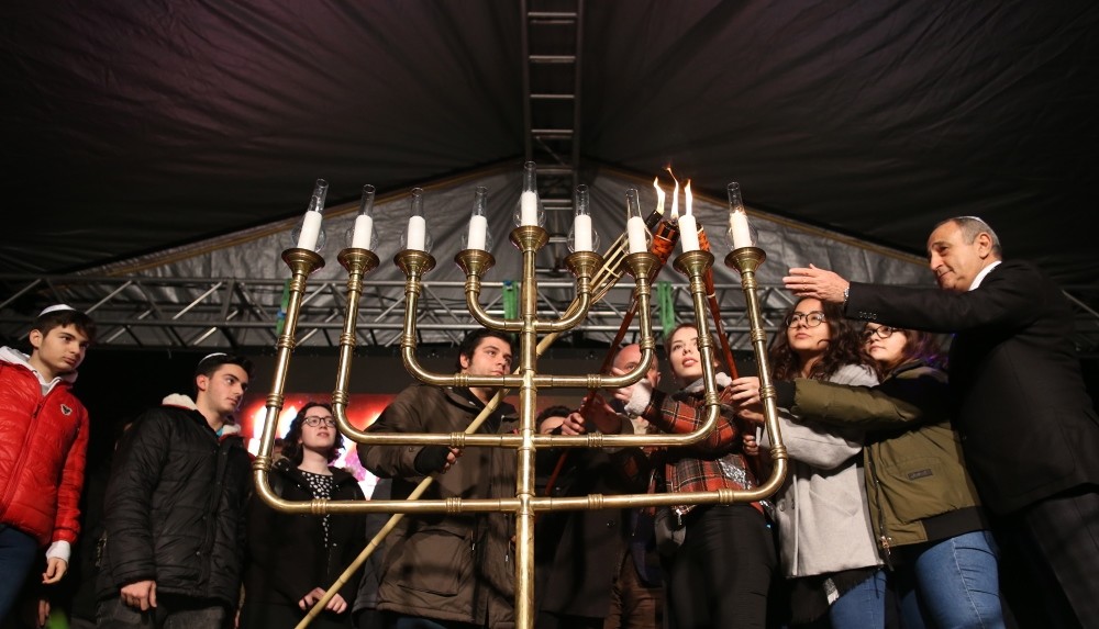 Hanukkah Candles Illuminate Synagogues Istanbul Park Daily Sabah
