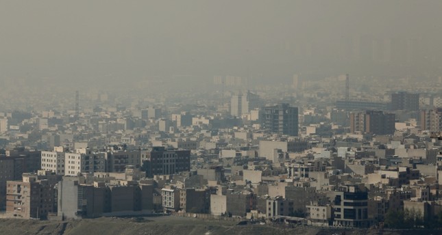 تلوث الجو يتسبب بإغلاق مدارس وجامعات في إيران