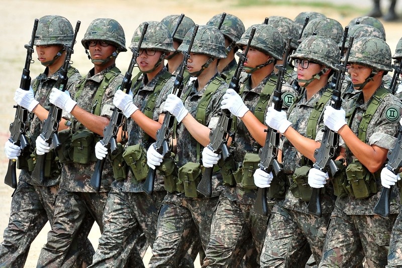 his file photo taken on June 22, 2013 shows South Korean soldiers marching during a ceremony for a re-enactment of the battle of Chuncheon at the beginning of the 1950-53 Korean War, in Chuncheon. (AFP Photo)