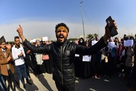 Iraqi university students take part in an anti-government demonstration in the holy shrine city of Najaf on December 29, 2019. - The youth-led protests demand the ouster of the entire political class that has run the country in the aftermath of the 2003 US-led invasion that toppled dictator Saddam Hussein. (Photo by Haidar HAMDANI / AFP)