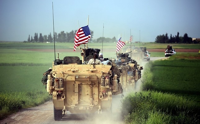 US forces, accompanied by YPG militants, drive their armored vehicles near the northern Syrian village of Darbasiyah, on the border with Turkey on April 28, 2017. (AFP Photo)