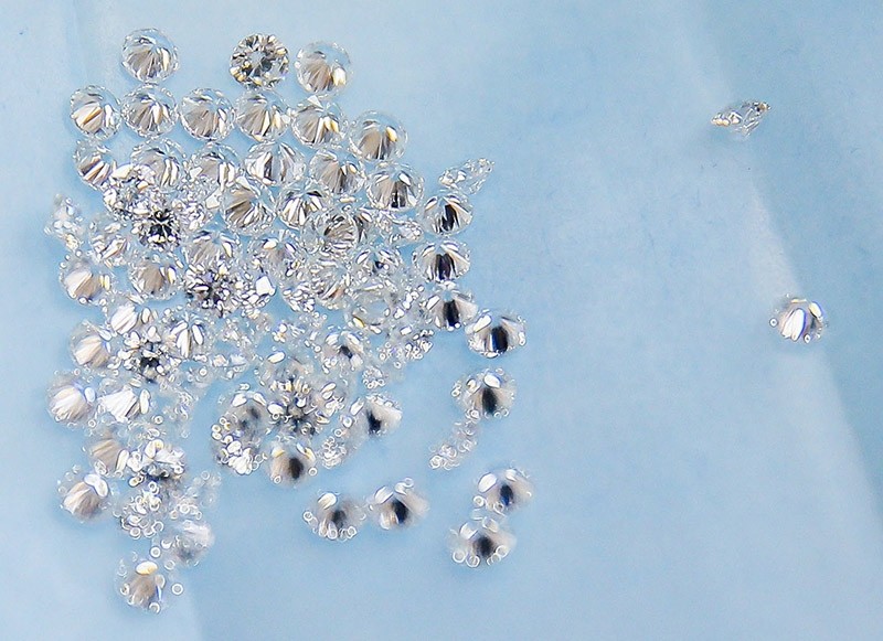 Man smuggling 1,000 diamonds into China caught at customs | Daily Sabah