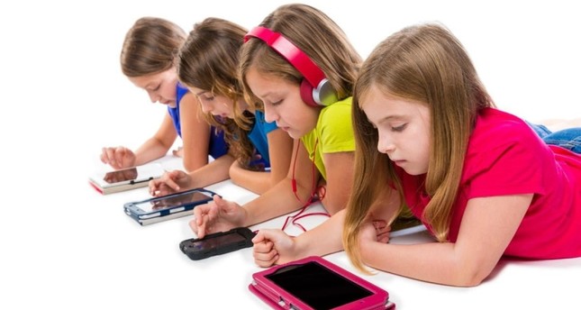 كيف نحمي أطفالنا من إدمان التكنولوجيا؟