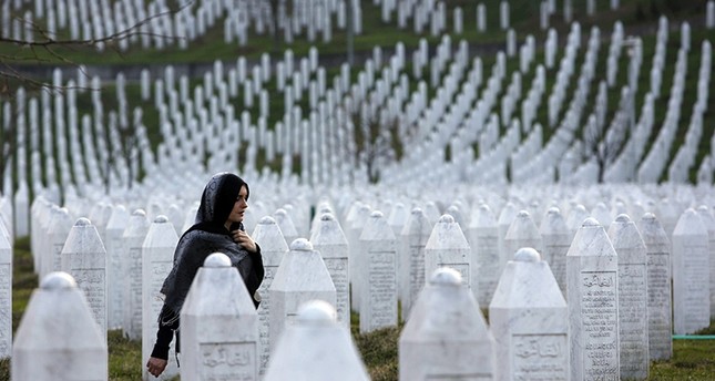Gedenkstätte und Friedhof der Opfer des Völkermords in der Nähe von Srebrenica AP Foto