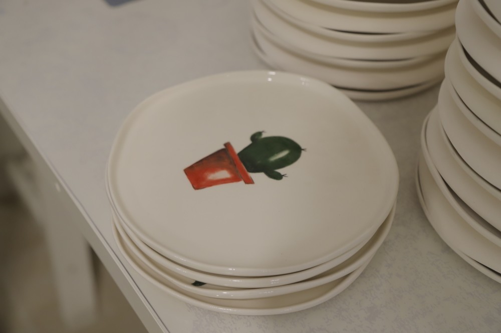 Bu00fcu015fra Yu0131ldu0131ru0131m designs plates, cups and decorative objects, adorning them with various patterns. 