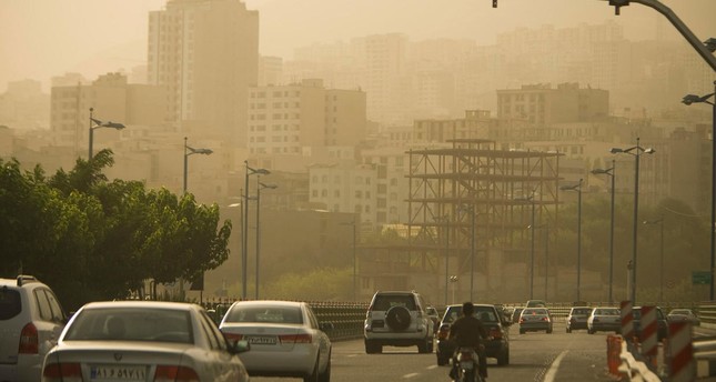 مئات الإصابات في المستشفيات الإيرانية جراء تلوث الهواء