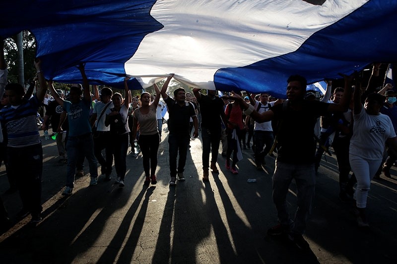 Demonstrators hold up a large Nicaraguan flag during a protest against police violence and the government of Nicaraguan President Daniel Ortega in Managua, Nicaragua April 23, 2018. (Reuters Photo)