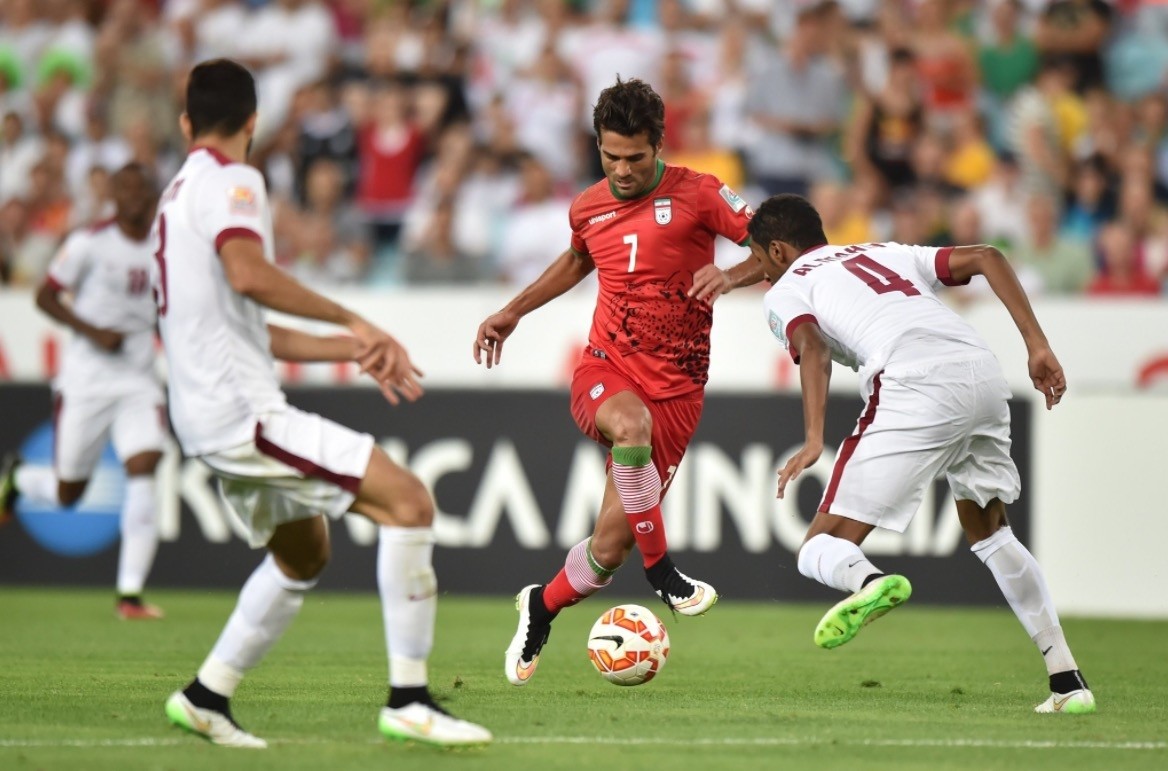 Iran's Masoud Shojaei (C), during a game against Qatar. (AFP Photo)