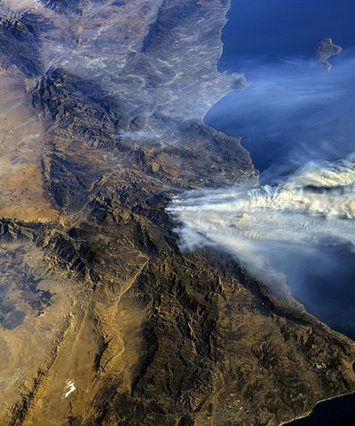 A photo taken from the International Space Station and moved on social media by astronaut Randy Bresnik shows smoke rising from wildfire burning in Southern California, U.S. on Dec. 6, 2017. (Reuters) 