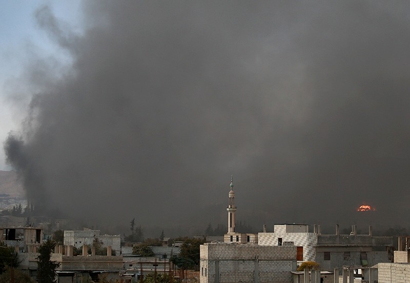 Smoke rises following an air strike on the opposition-held besieged town of Harasta, in the Eastern Ghouta region on the outskirts of Damascus, on November 20, 2017 (AFP Photo)